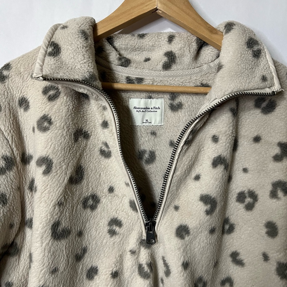 Abercrombie & Fitch Soft AF Cream & Black Fleece Leopard Quarter Zip Size XL - Picture 3 of 8